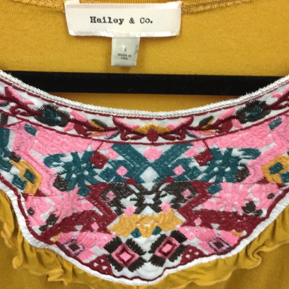 SOLD - Hailey & co top - Picture 3 of 8